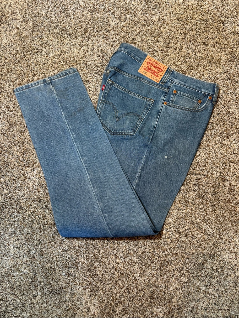 E198 Vintage Levi's 550 Men's Blue Straight-Leg Jeans, 33 X 36